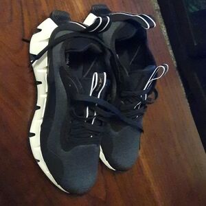 NWOT Womens  REEBOK Zig Dynamica Size 9